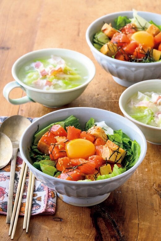 サーモンと豆腐のユッケ風レタス丼