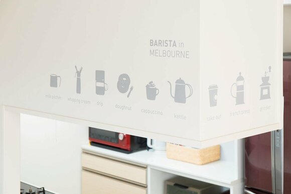 キッチン白壁にウォールステッカー