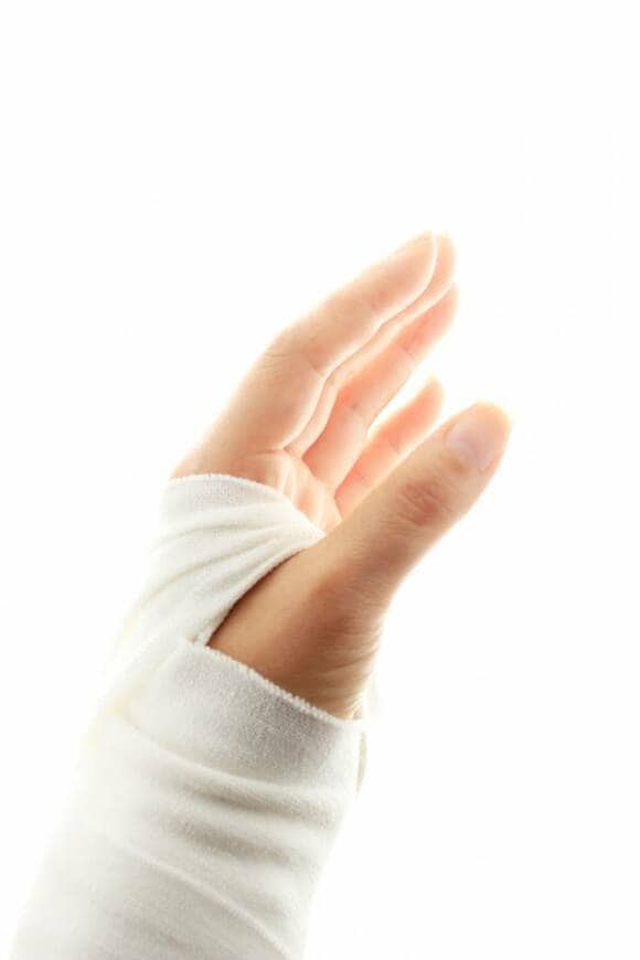 包帯を付けた手