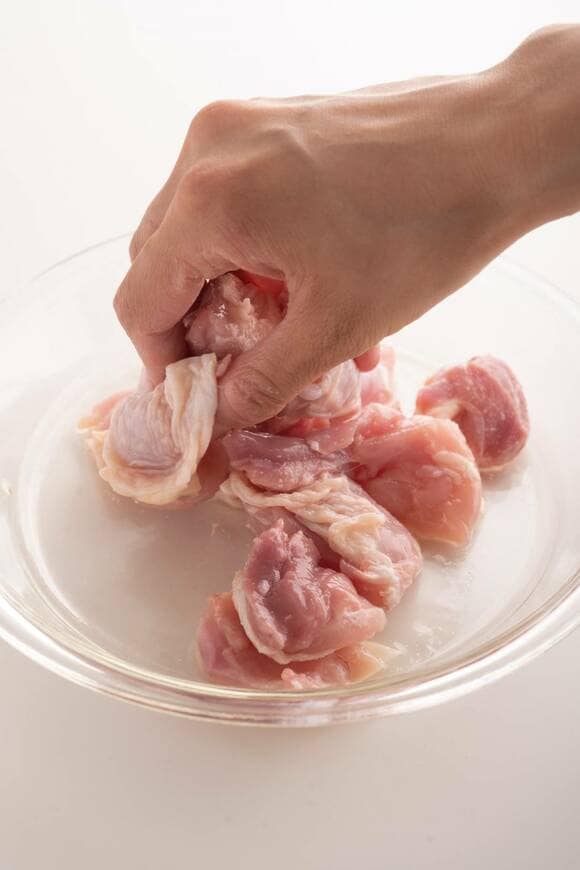 ボウルに鶏肉