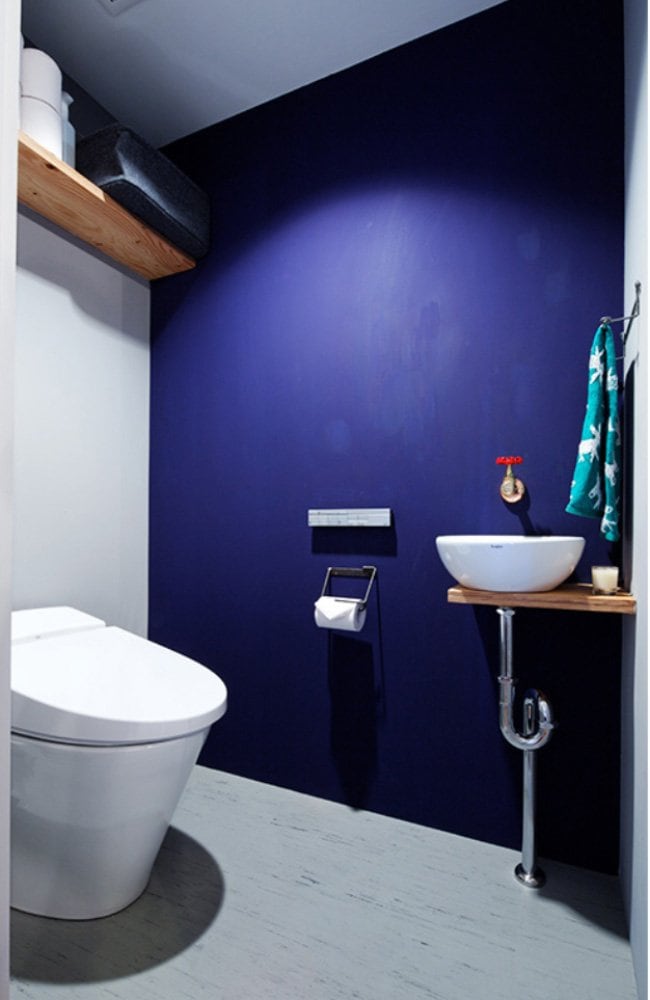 トイレのツートーンカラーの壁紙