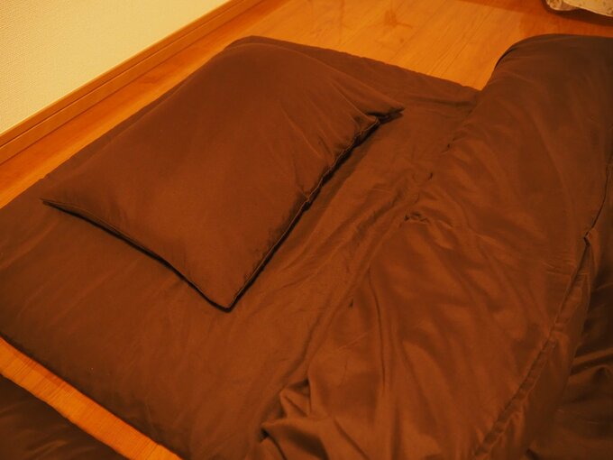 床に敷かれた布団