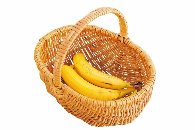 カゴに入ったバナナ
