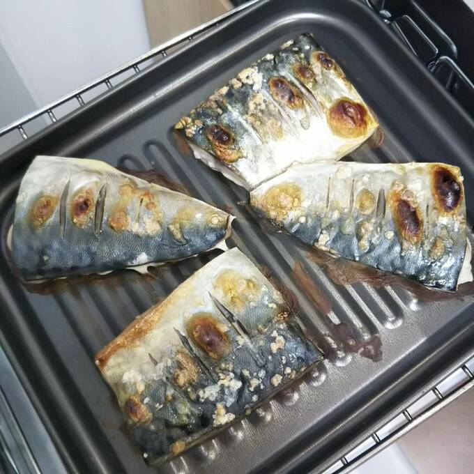 魚を置いて普通に焼くだけ