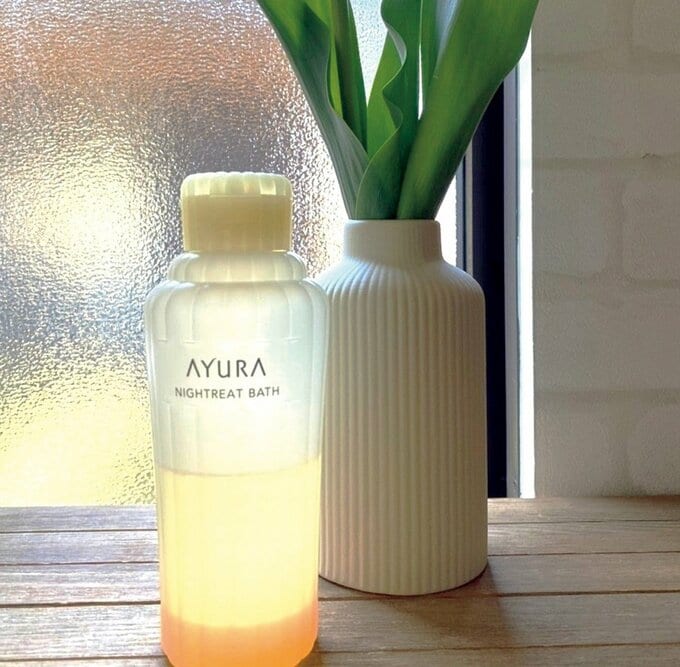 窓際にある入浴剤と観葉植物
