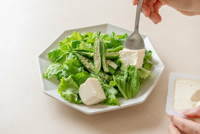 豆腐を乗せる