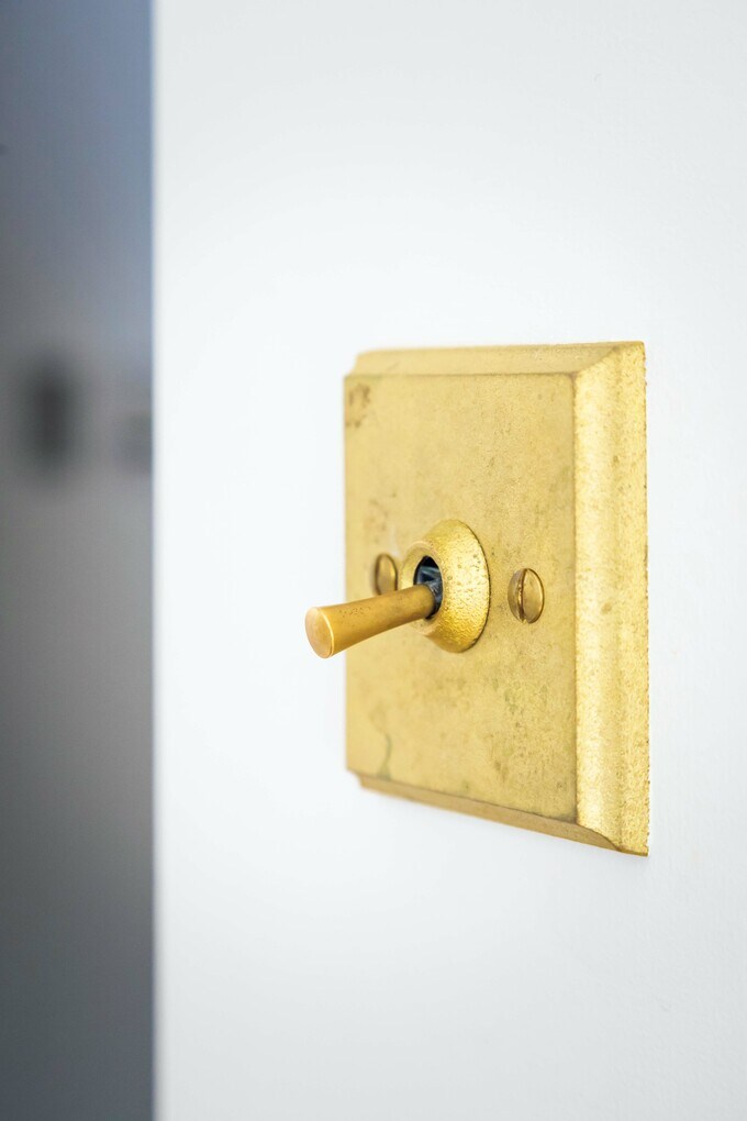 真ちゅうのトグルスイッチ