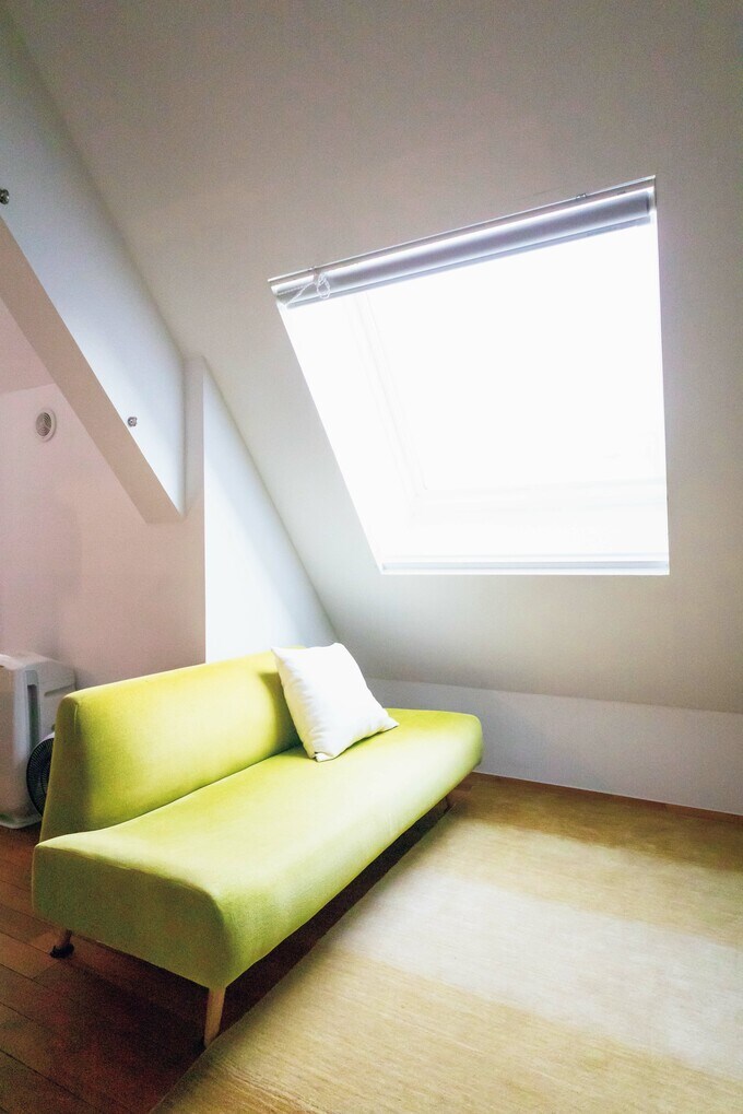 小さなソファを置いたコーナー