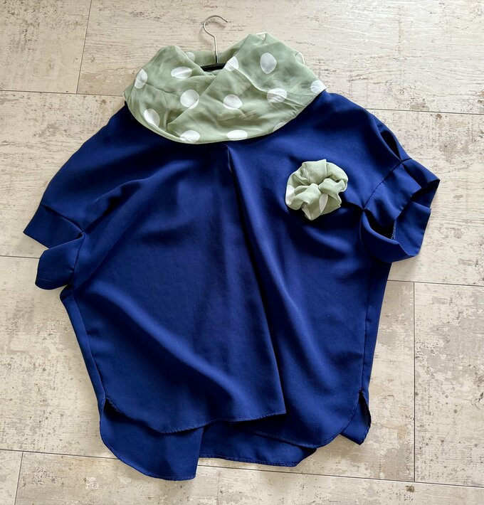 スカーフのネックウォーマー＆コサージュアレンジ