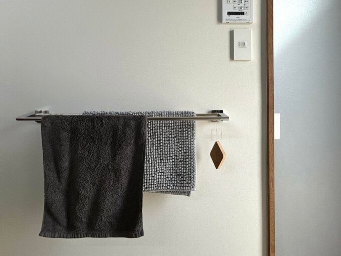 2本のバーにフェイスタオルを4枚かけられます