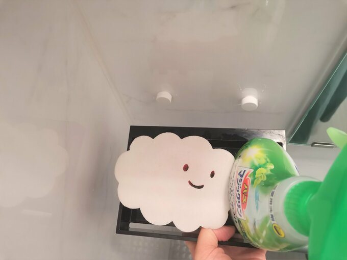 浴室の可動式シャンプーラックを取りはずす