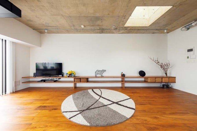 造作した長いテレビボード