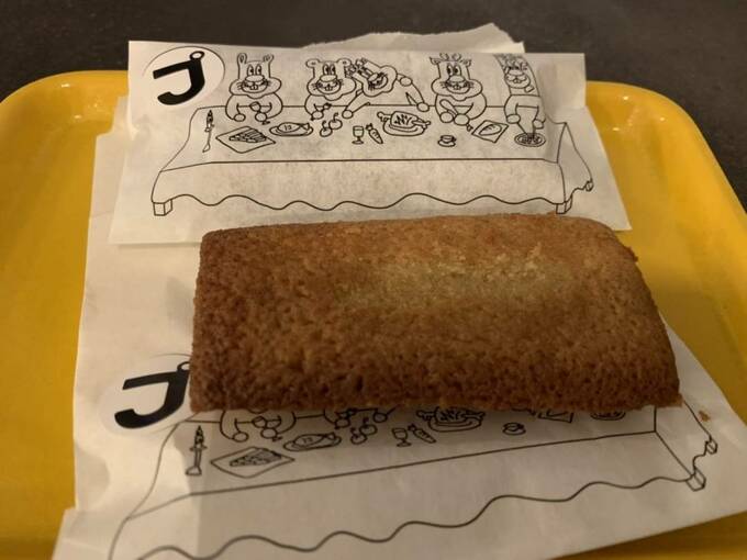 しっかりと焼かれたフィナンシェ