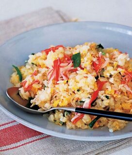 電子レンジでつくる節約食材のカニ玉チャーハン。驚きのパラパラ感