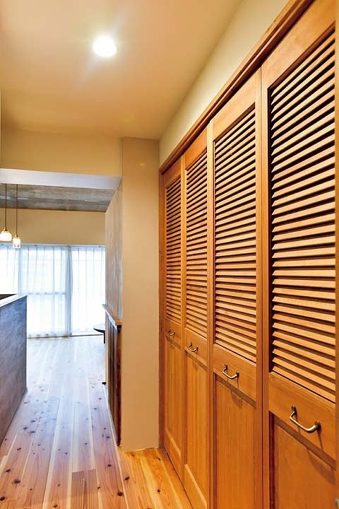 LDKに備えたワイドな壁面収納