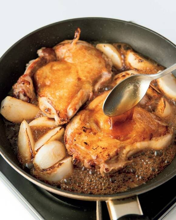 煮汁を回しかける