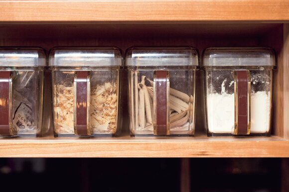 2毎日使うものはラベルよりひと目でわかる容器に