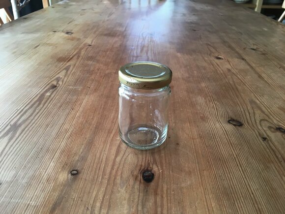 ジャムが入っていた、小さな小ビンを再利用