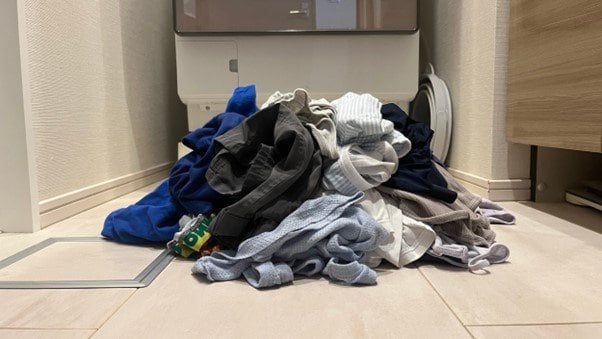 洗濯機から直接取り出した乾燥後の洗濯物