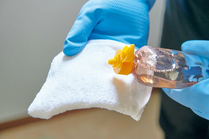 洗剤染み込ませる画像