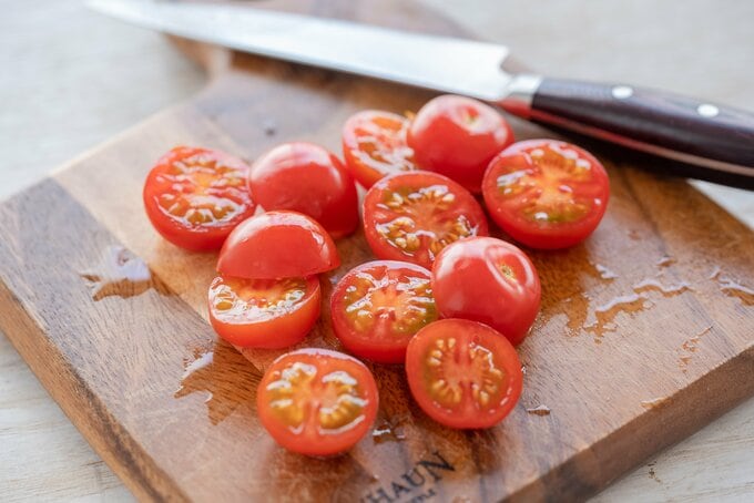 ミニトマトを切る