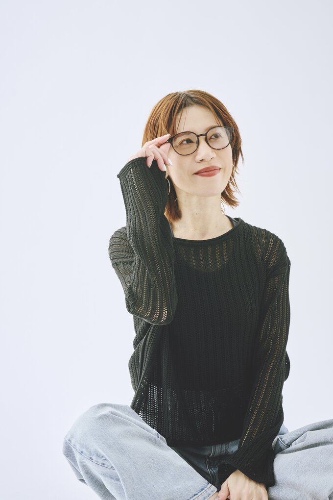 眼鏡をかけた女性