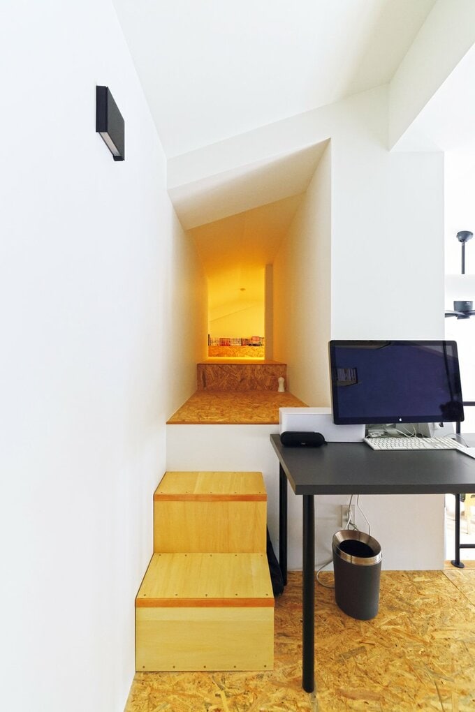 小屋裏収納を生かした読書スペース