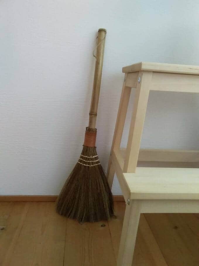 セリアのほうき