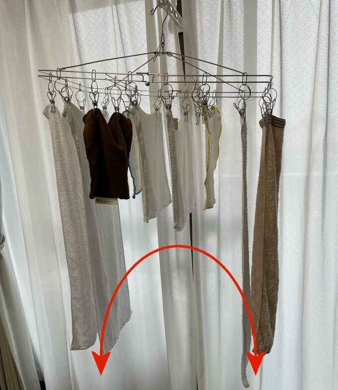 ピンチハンガーに洗濯物をつるす