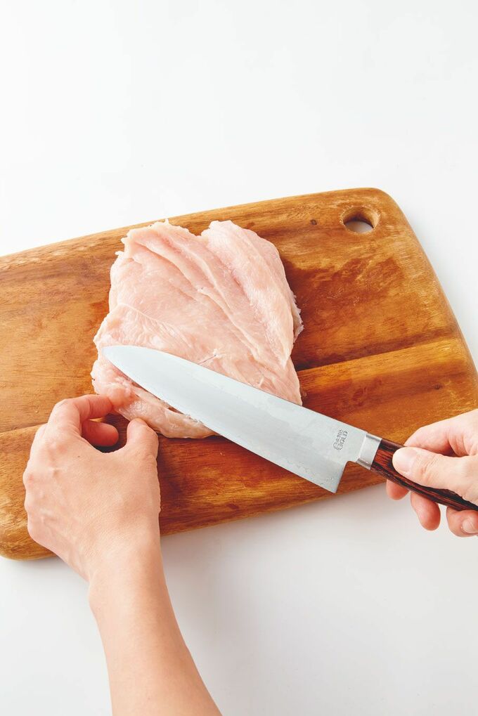 観音びらきにして、たたいて薄くする。