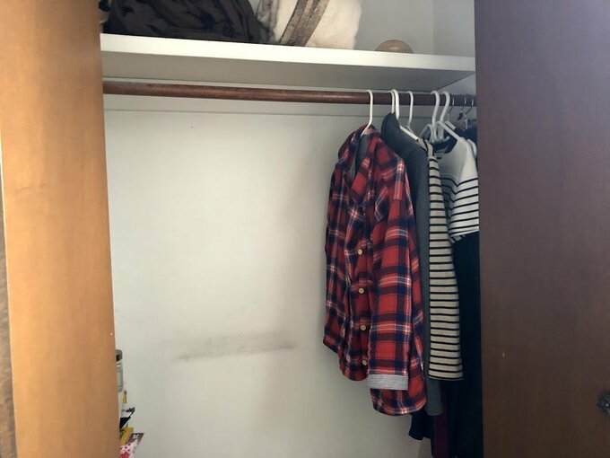 クローゼットに服