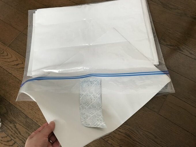 衣類圧縮袋に乾燥剤を入れて保管