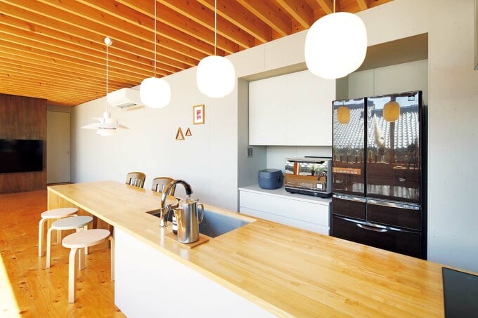 家電製品は、壁のくぼんだスペースに収納