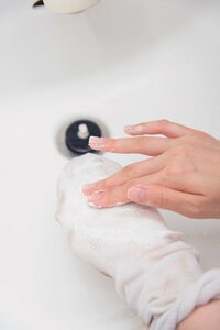 汚れを落としてからペーストを塗り込む