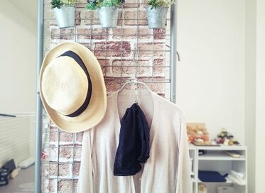 帽子やストールが一目瞭然な100円グッズ収納。もう外出前にあわてない！