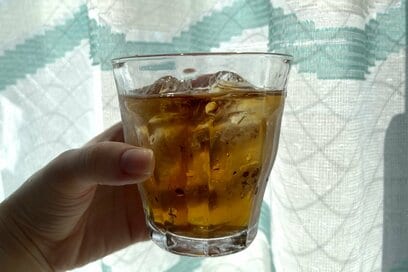 つくりおきの麦茶は何日で飲むのが正解？意外とやりがちな「NG保存方法」：プロが指摘