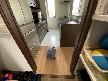 玄関、シューズクローゼット、キッチンが土間でつながる間取り。家事が段違いにラクに