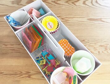 持ち手つきの仕切りケースで毎日がはかどる＆散らからない！シーン別・便利な活用術