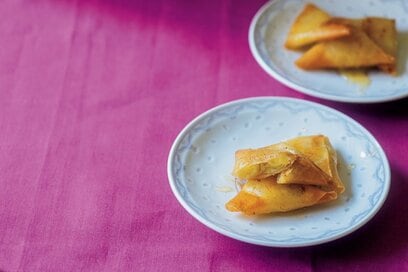 パリッ、とろ～り、バナナの春巻き。余りものが至福のおやつに