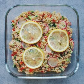 サバ缶とキヌアの栄養たっぷりサラダ！涼しげな見た目でおもてなしにも