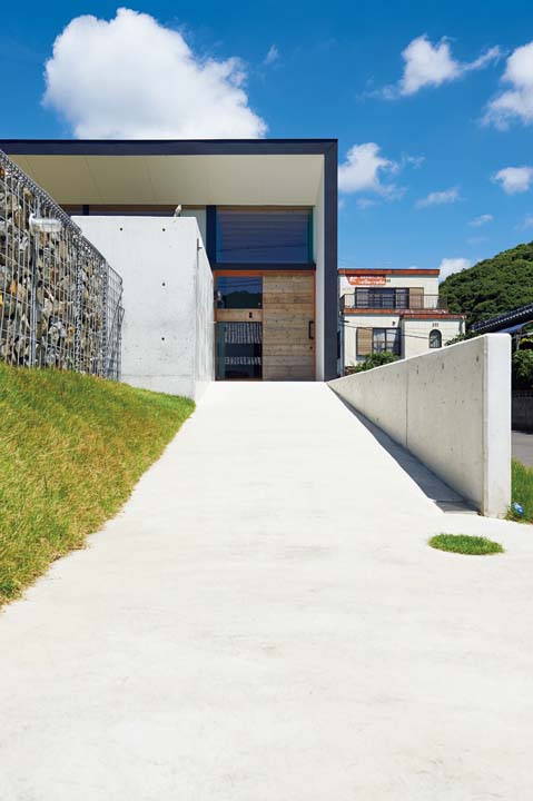 高低差はスロープでカバー