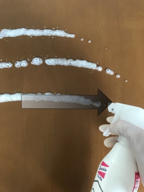 スライドさせながらスプレー