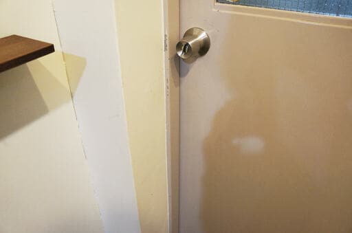 金属部分や扉、窓枠などのペイント