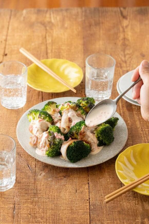 ブロッコリーの肉巻き紅マヨソース