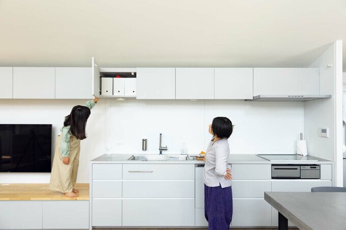 上と下に収納を設けている