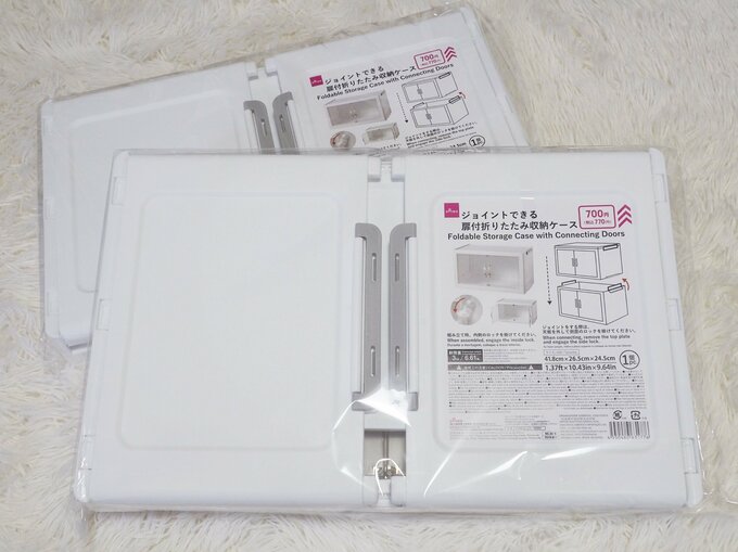  「ジョイントできる扉付折りたたみ収納ケース」（770円）サイズ：41.8cm×26.5cm×24.5cm　材質：本体・扉 ポリプロピレン、取っ手 ポリエチレン、ドアフレーム ポリスチレン　耐荷重：3kg