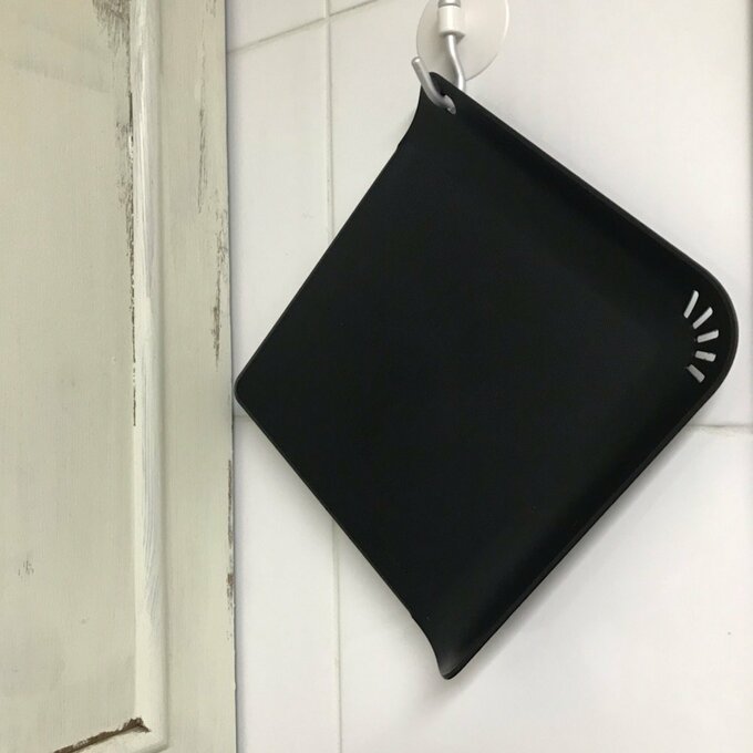 まな板をフックに引っ掛ける