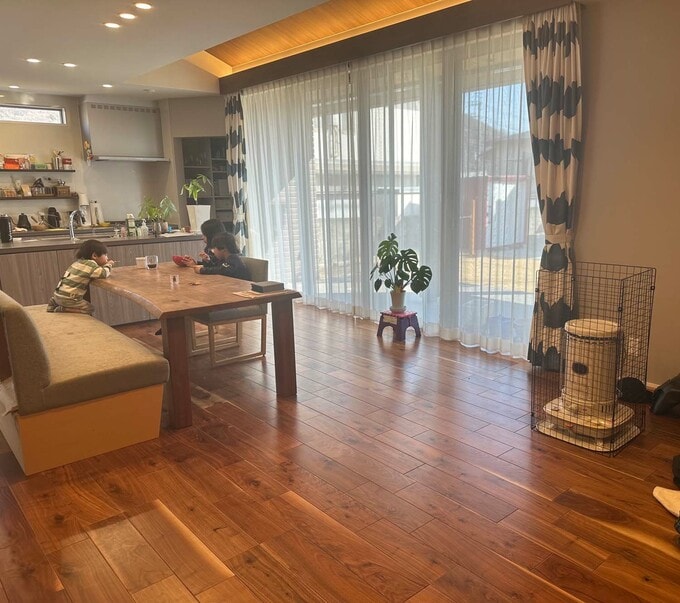 なにも置いていないリビング