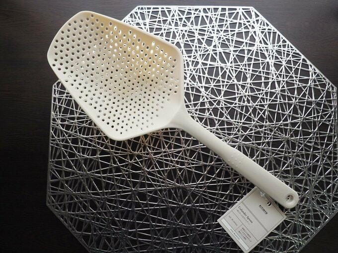 一気にすくえるザルスプーン