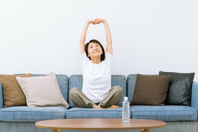 ストレッチする女性